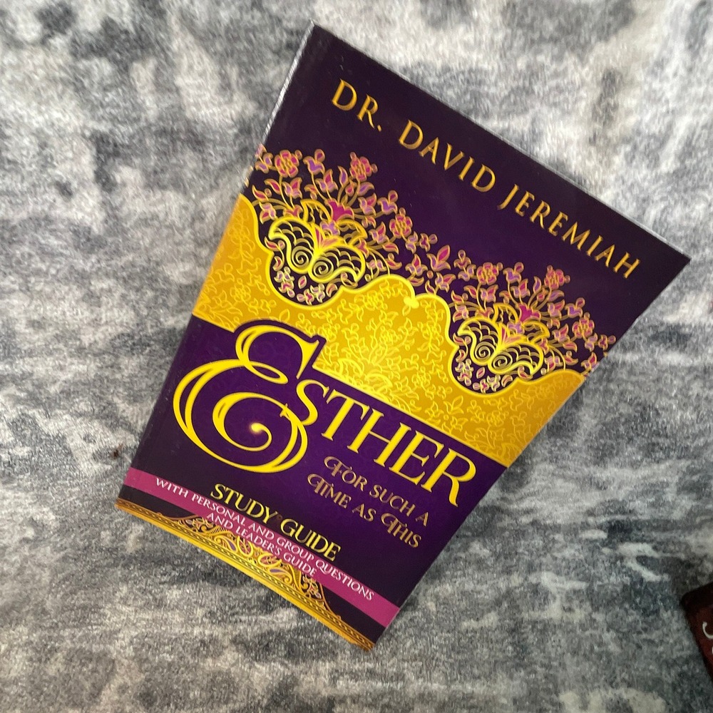 Dr. David Jeremiah Esther For Such A Time As‎ This Study Guide Paperback Purple